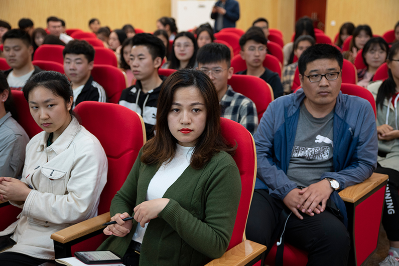 企鹅新媒体学院高校行——走进best365英国体育在线