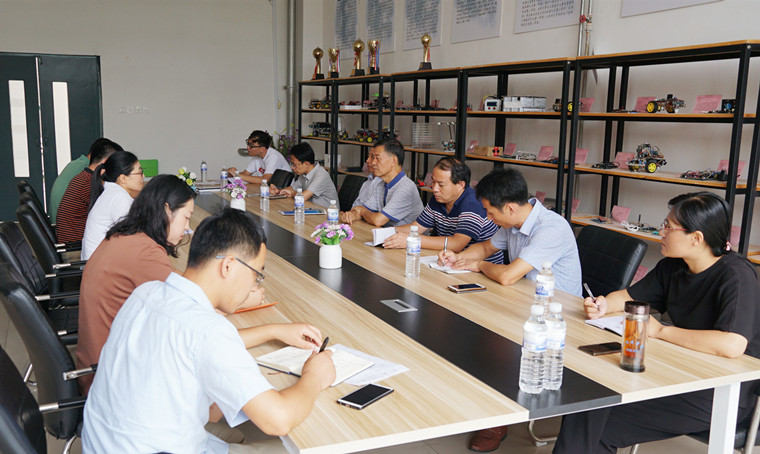 best365英国体育在线校领导深入二级学院走访慰问  