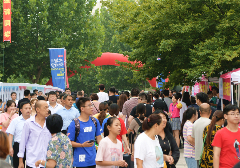 best365英国体育在线“开门迎新”  暖心安排获好评