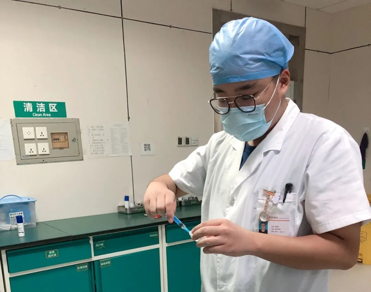 李昱昕，你挺身而出的样子真帅！