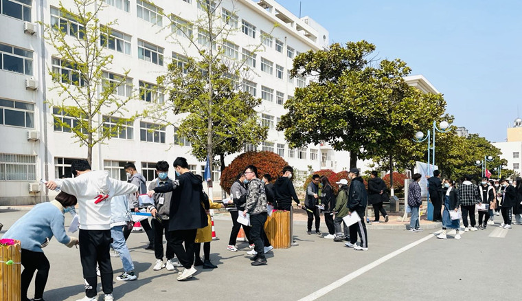 我校2021年4月全国高等教育自学考试顺利结束