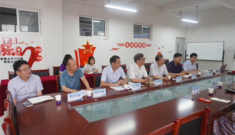 可恩口腔集团亓庆国博士一行3人到我校参观交流