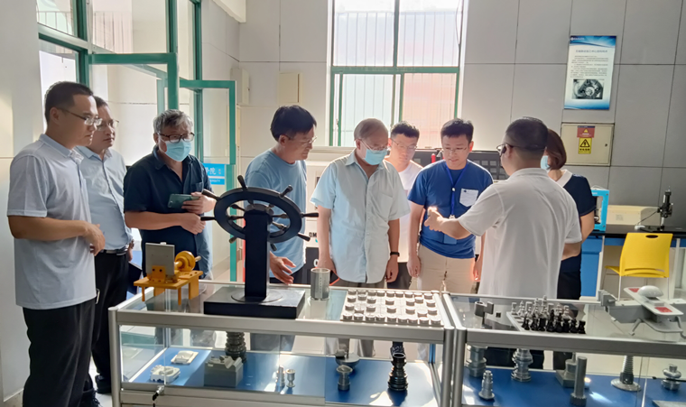 青岛恒星科技学院来我校参观考察