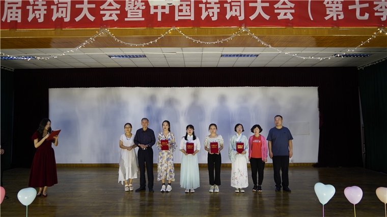 best365英国体育在线第三届诗词大会暨第七季“中国诗词大会”校级选拔赛圆满落幕