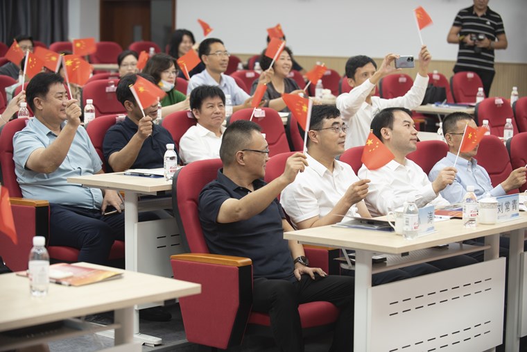 “同心向党 建功新区”西海岸新区无党派人士和党外知识分子迎国庆读书分享会在我校举行