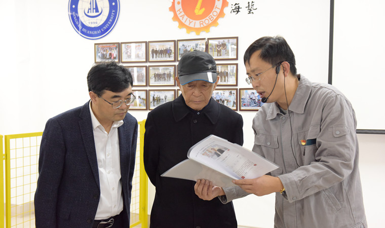总后勤部原政委张文台上将来我校调研