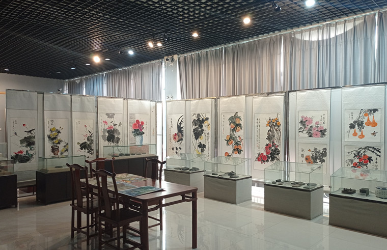 我校老年大学举办庆建党百年    迎校庆廿五年书画摄影展