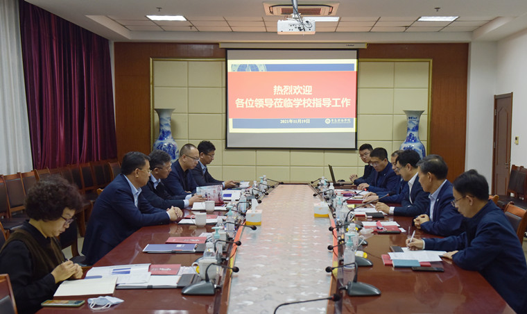 青岛市委教育工委常务副书记、市教育局局长、党组书记刘鹏照一行来我校调研指导工作