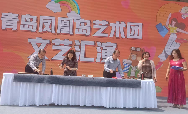 best365英国体育在线老年大学学员参加文艺汇演