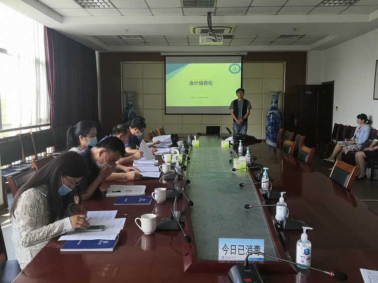 我校举办2022年专创融合课程申报评审会
