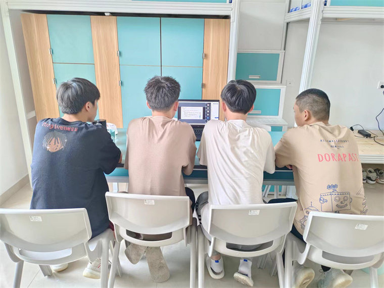 我校举办大学生生命教育与心理危机应对主题报告会