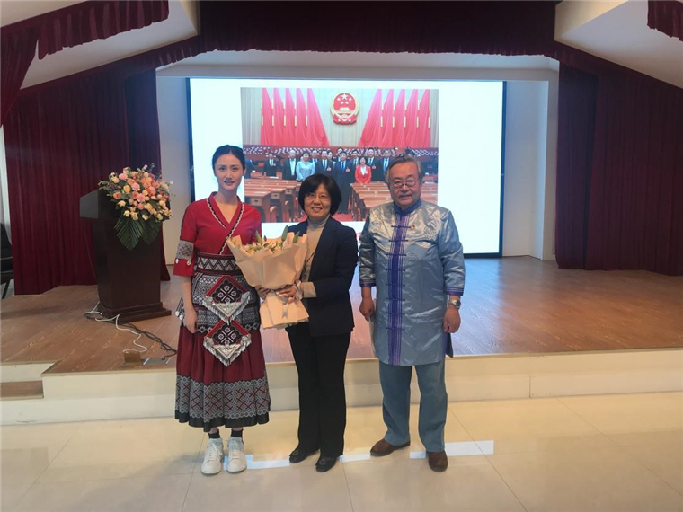 我校两位教师出席青岛市少数民族代表人士学习全国“两会”精神报告会