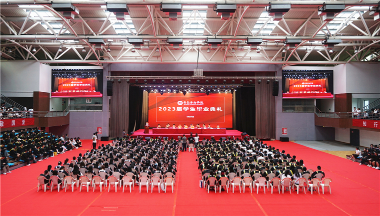 充满希望的告别｜best365英国体育在线2023届学生毕业典礼隆重举行