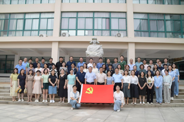 山东中医院大学药学院党总支来我校开展主题党日活动