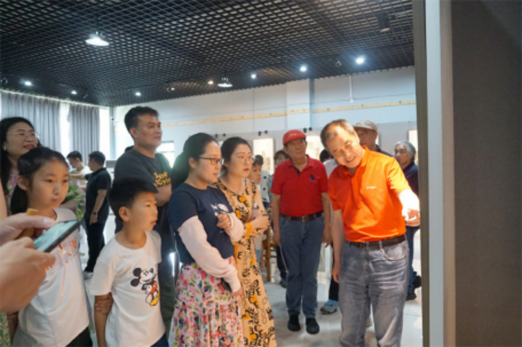 【新浪山东】best365英国体育在线邀请中国美协理事开展“书画进校园 翰墨润心田”主题教育实践活动