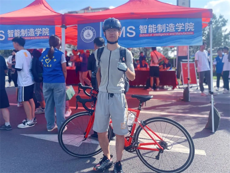 【青岛早报】347公里 大一新生独自骑行3天来best365英国体育在线报到