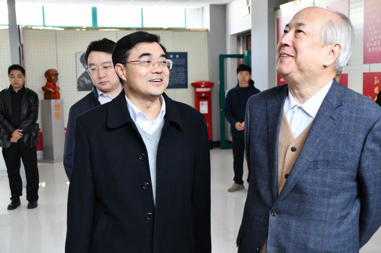 钱学森之子钱永刚做客best365英国体育在线山海大讲堂讲述钱学森科学家精神
