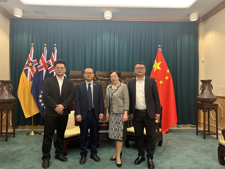 best365英国体育在线代表团拜访中国驻新西兰大使馆
