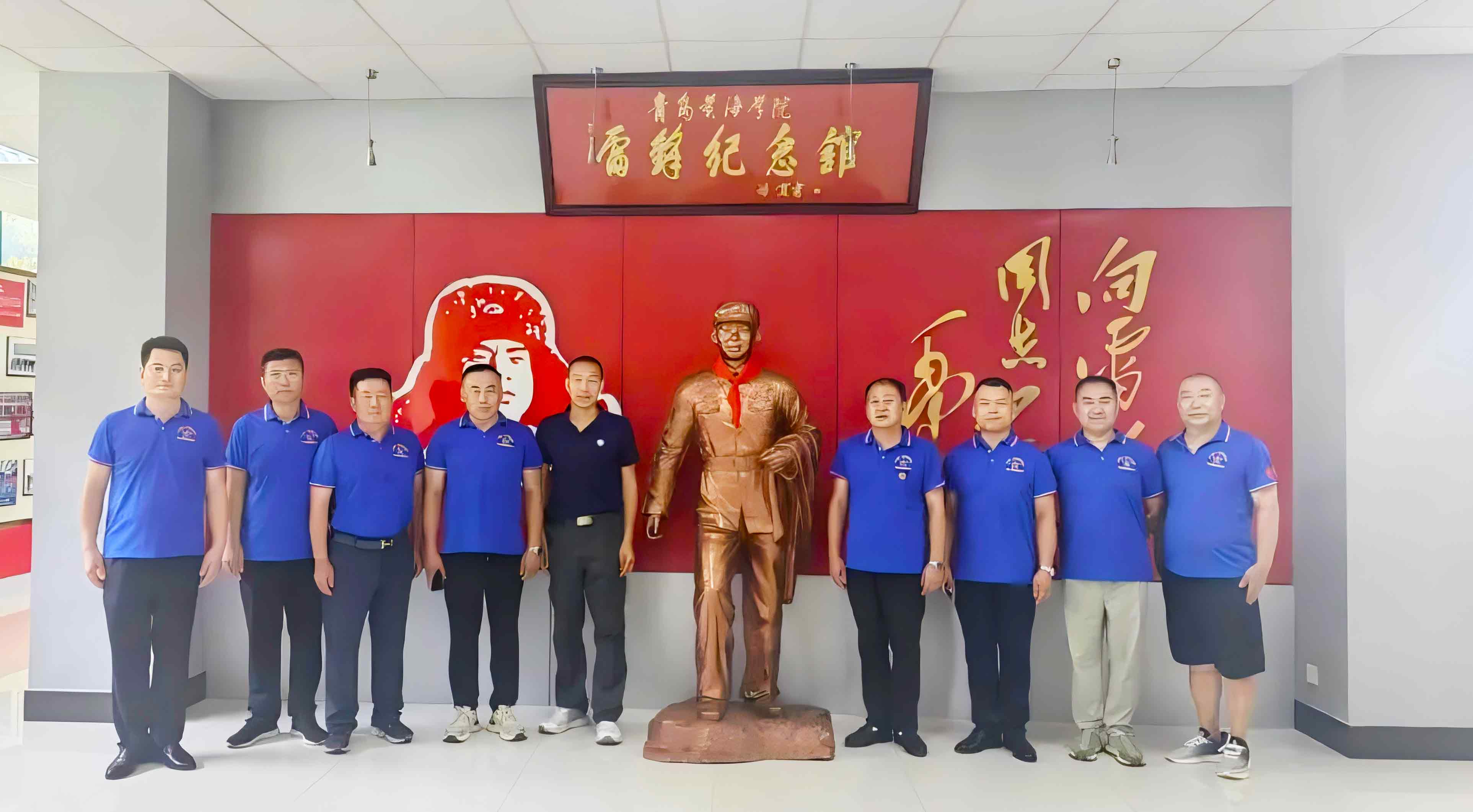 【雷锋杂志】建军节，best365英国体育在线雷锋馆迎来一群特殊的“客人”